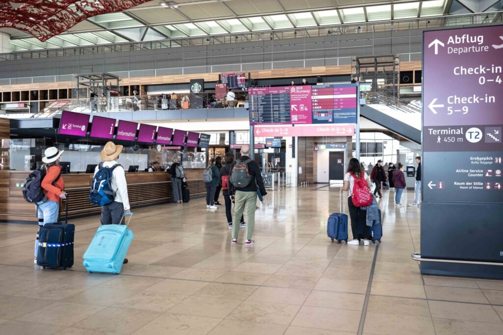 Aeroportul din Berlin și-a suspendat activitatea pentru scurt timp, după semnalarea unei drone