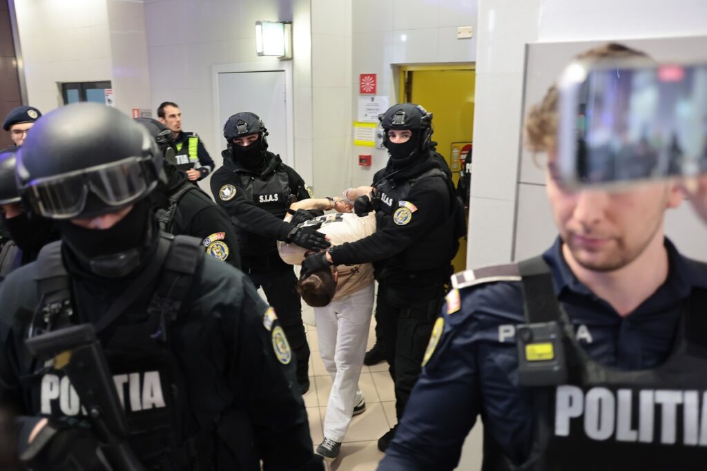 Al treilea inculpat în dosarul uciderii omului de afaceri Adrian Kreiner, prins în ianuarie în Indonezia, audiat de Curtea de Apel Alba Iulia / De la cine susține că ar fi primit pontul că în casa victimei s-ar afla o sumă mare de bani