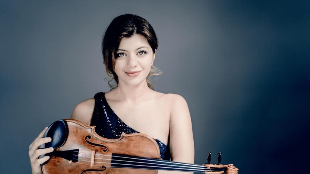 Alexandra Tirsu: “Vioara este ca o soră, o prietenă, ca propriul meu corp”