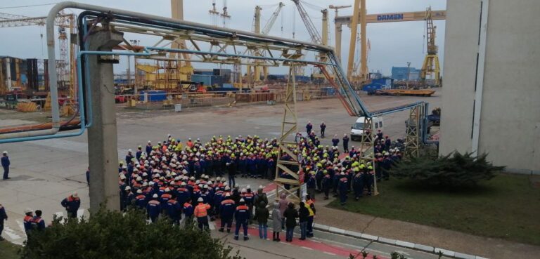 Angajații Șantierului Naval Mangalia protestează din nou, din cauza salariilor restante
