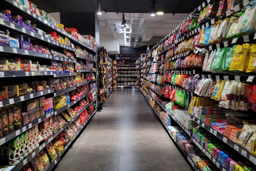 Angajatul unui supermarket a primit 12.000 de lire sterline despăgubire după ce a fost omis dintr-o postare de felicitare cu ocazia Zilei Internaționale a Bărbaților