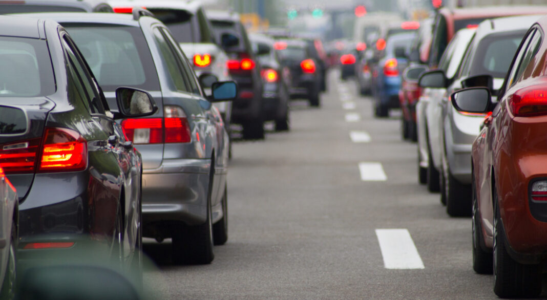APIA: Declin puternic pentru piața auto din România în luna februarie / Înmatriculările au coborât cu 24,4% / Scădere de peste 50% pentru Dacia
