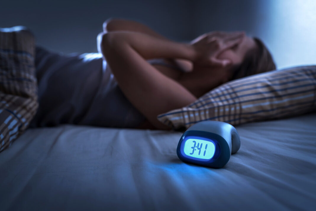 Aplicațiile de monitorizare a somnului pot accentua anxietatea la persoanele care suferă de insomnie, avertizează un studiu