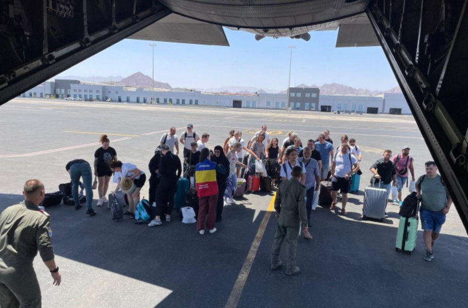 Aproximativ 300 de cetățeni români vor părăsi Israelul, cu destinaţia Egipt. MAE a primit peste 1.000 de solicitări de ajutor consular