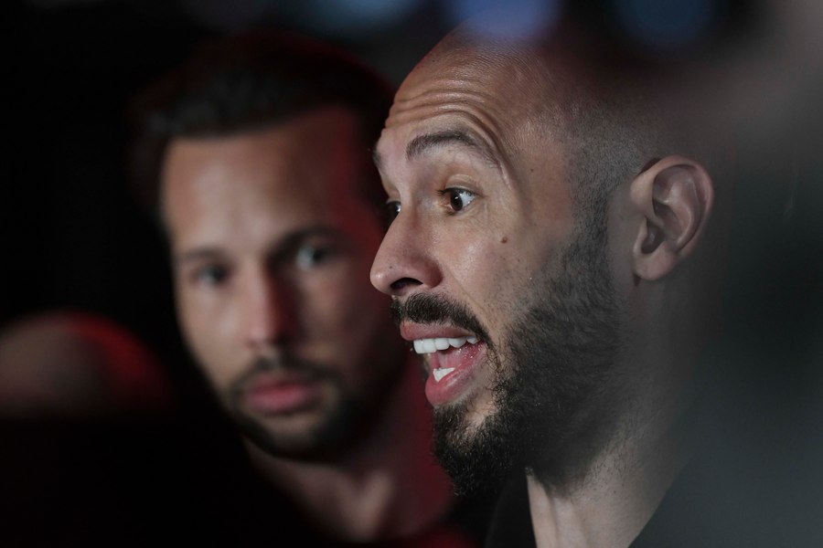 Autorităţile din Hong Kong explică de ce nu îi pot aresta pe fraţii Tate. Andrew și Tristan, „baie de mulțime” în luxul din metropolă