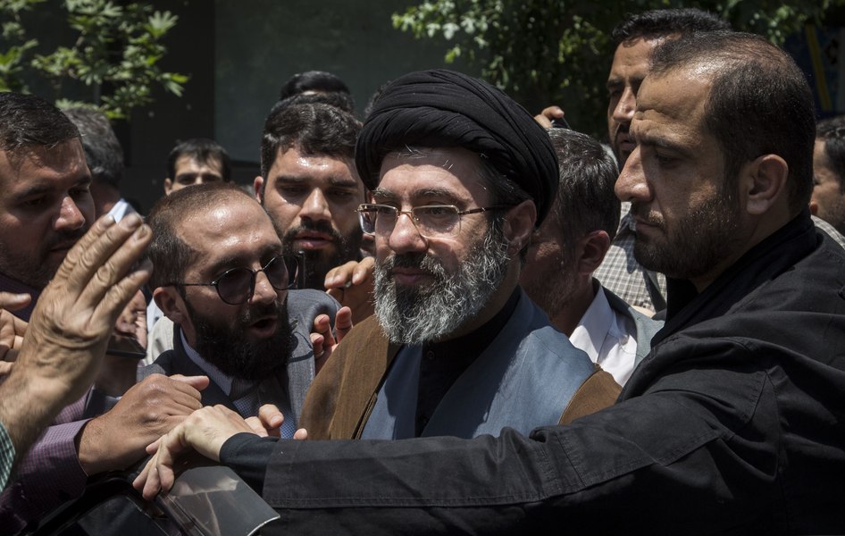 Avertismentul unui medic iranian stabilit în România despre fiul lui Khamenei: „Este mai fanatic decât tatăl său”