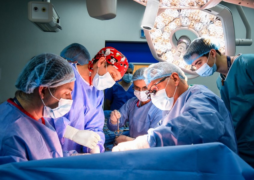 Bărbat din Cluj, operat cu succes la Iași după ce medicii i-au descoperit o tumoră cerebrală dificilă de 5 cm