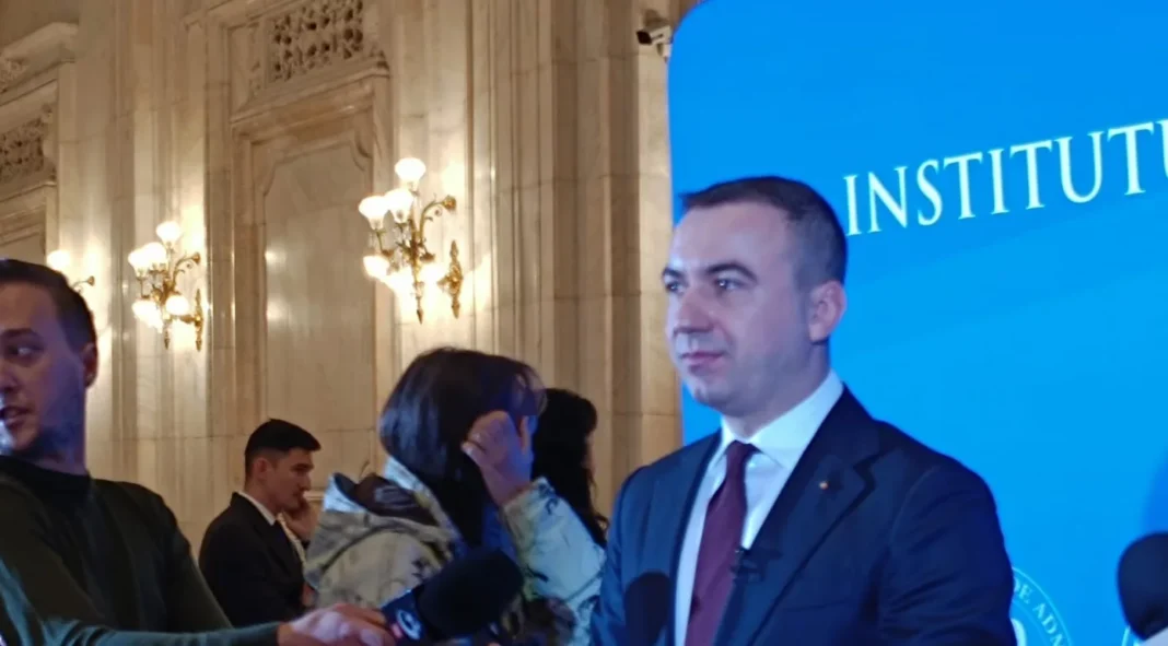 Bogdan Ivan spune că se ia în calcul reducerea accizelor la carburanți