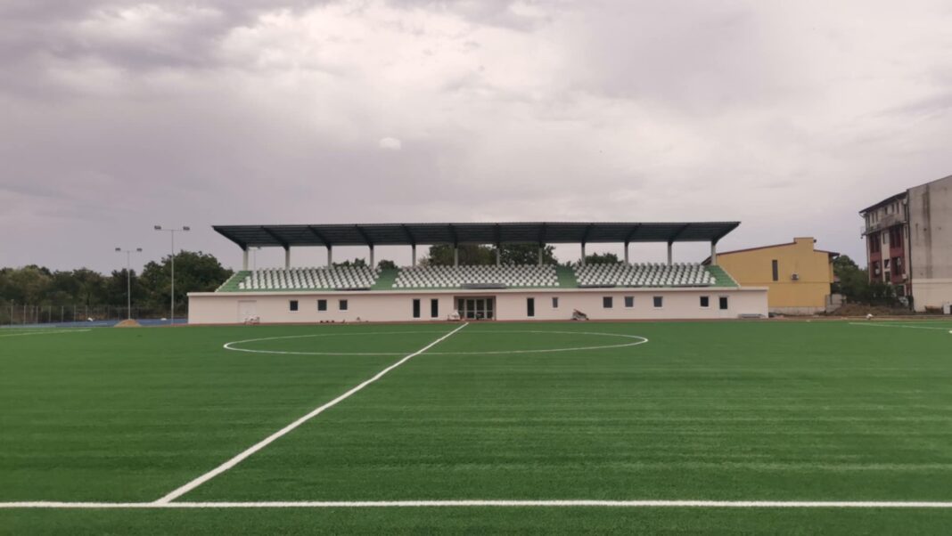 Bolojan, privind implementarea OUG care clarifică cine administrează bazele sportive şi taberele pentru tineret: Guvernul va putea aproba transferul acestor baze sportive judeţ cu judeţ