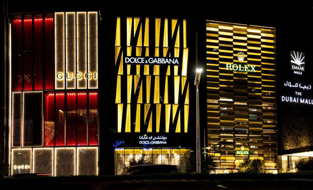 Branduri globale își închid magazinele în Orientul Mijlociu, pe fondul haosului provocat de conflict