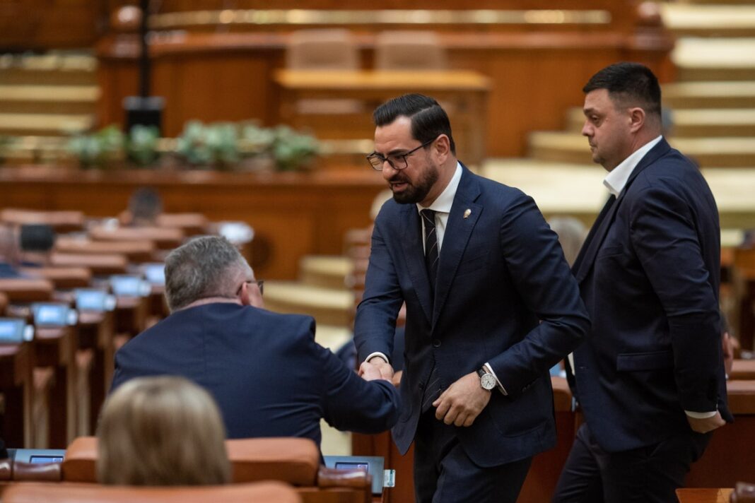 BREAKING Fostul ministru PSD al agriculturii Adrian Chesnoiu a fost condamnat la patru ani de închisoare. Sentința nu e definitivă
