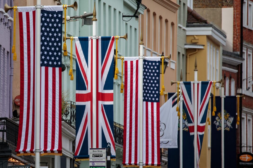 Britanicii, consultați timp de trei luni pentru interzicerea accesului minorilor sub 16 ani la rețele sociale