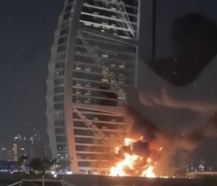 „Burj Al Arab”, singurul hotel de 7 stele din lume, a fost lovit de drone iraniene