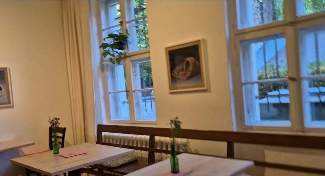 Cafenelele din cimitirele Berlinului/ Oamenii se adună după înmormântări pentru a mânca și a vorbi despre cei dispăruți