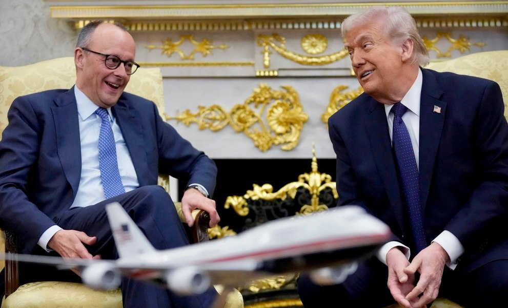 Cancelarul Germaniei stă neputincios în timp ce Trump atacă aliații europeni în Biroul Oval.  Abordarea conciliantă va produce rezultatele dorite ?