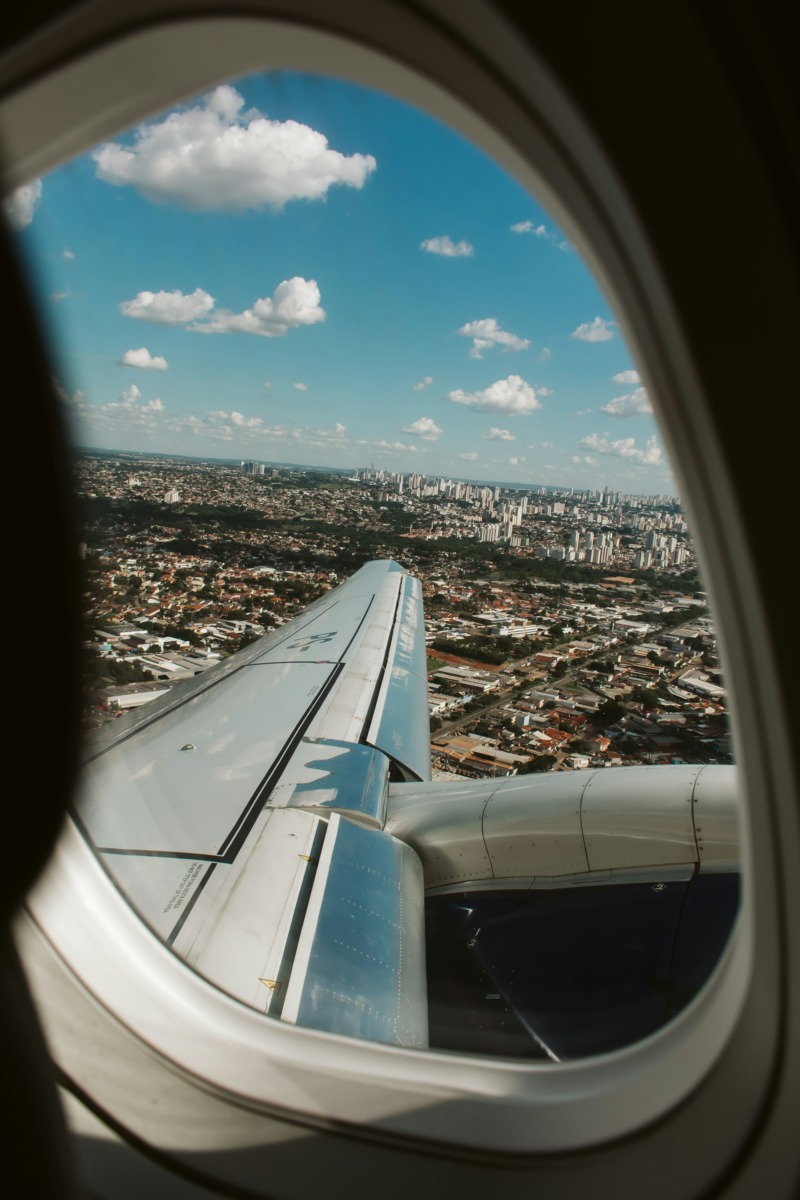 Care sunt cele mai proaste locuri într-un avion: Experții explică de ce trebuie evitate