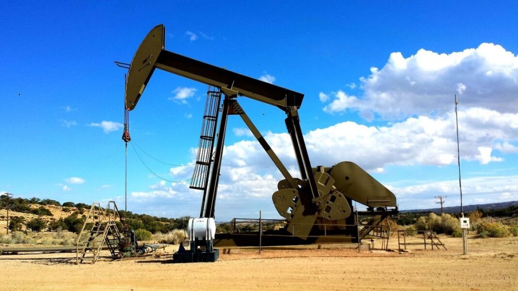 Cartelul producătorilor de petrol Opec+ majorează producția de petrol după loviturile SUA-Israel asupra Iranului, în timp ce blocajele din Strâmtoarea Ormuz afectează piețele