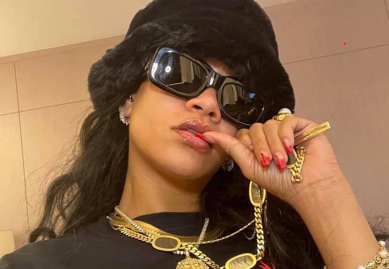 Casa cântăreței Rihanna din Los Angeles, atacată cu focuri de armă / Agresoarea este o femeie de 30 de ani care a fost arestată