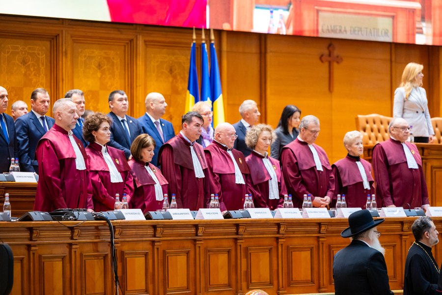 CCR dezbate contestaţiile lui Nicușor Dan la legile plajelor şi sportului, dar şi cea a AUR privind numirile în privind conducerea TVR și Radio