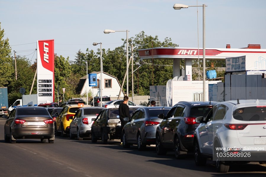 Ce prețuri sunt la benzină și motorină, pe județe, în ziua în care barilul a depășit pragul psihologic de 100 dolari / Cele mai mici prețuri: Constanța