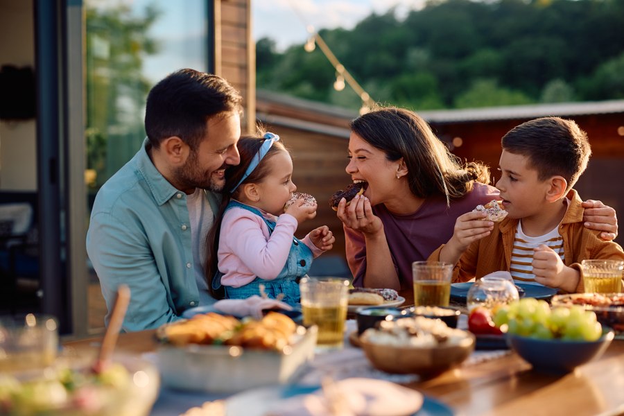 Cele 10 minute pe zi care pot schimba o familie: „Copiii nu au nevoie de părinți perfecți, ci de părinți care se întorc“