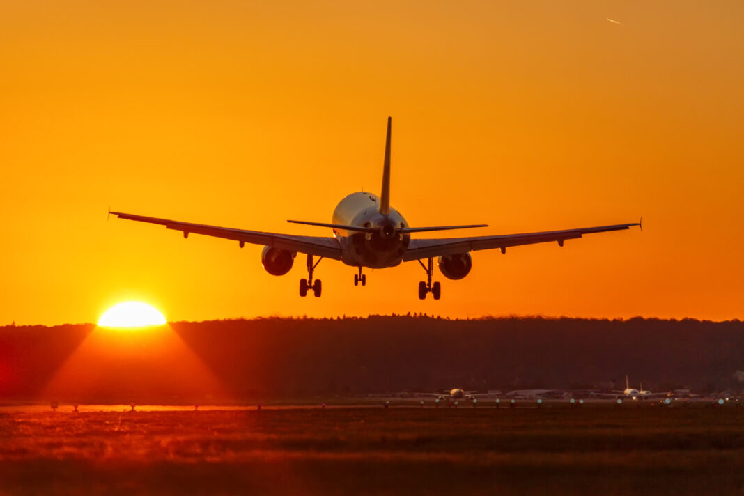 Cele mai ieftine bilete de avion pot fi cumpărate noaptea și dimineața devreme / Care sunt cele mai bune și cele mai nefericite intervale / Explicațiile unui expert american
