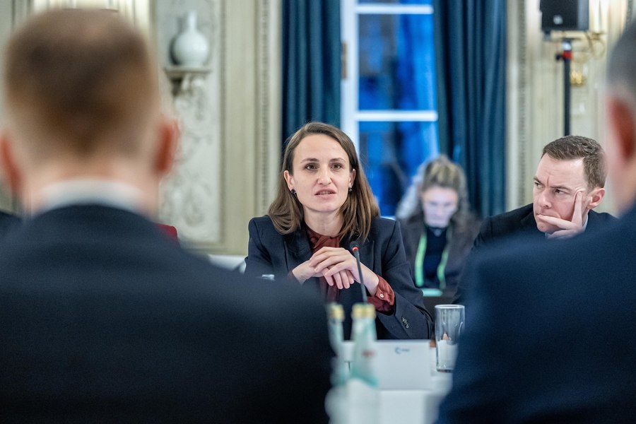 Celulă de criză la MAE „în regim permanent” pentru românii aflaţi în zona de conflict din Orientul Mijlociu