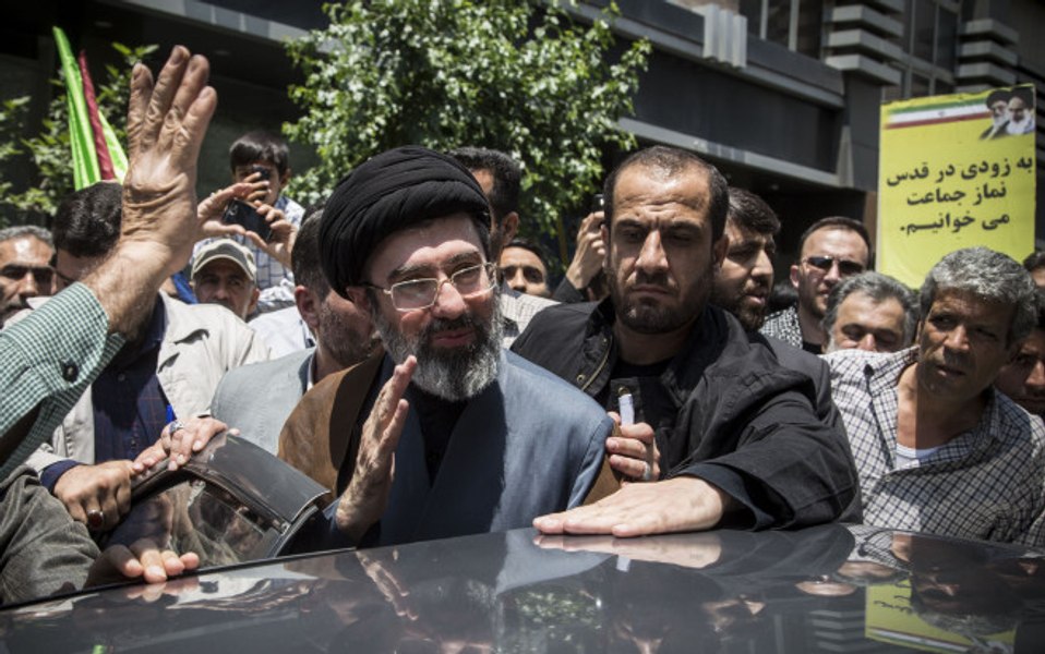 Cine este Mojtaba Khamenei, noul lider suprem al Iranului, considerat „puterea din spatele” regimului de la Teheran. Trump: „Este inacceptabil”