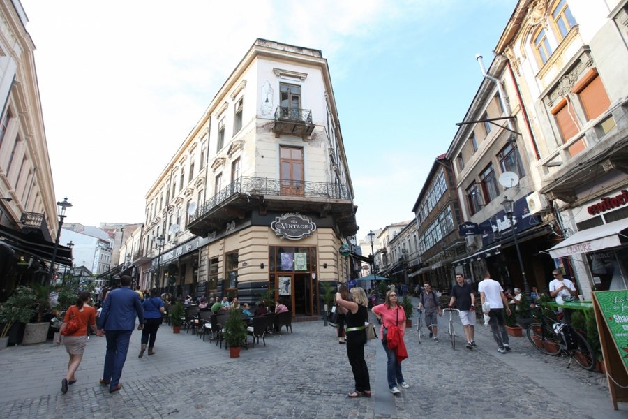 Ciprian Ciucu intră cu buldozerul în Centrul Vechi. Ce construcții vizează primarul general: „Afectează vizual orașul”