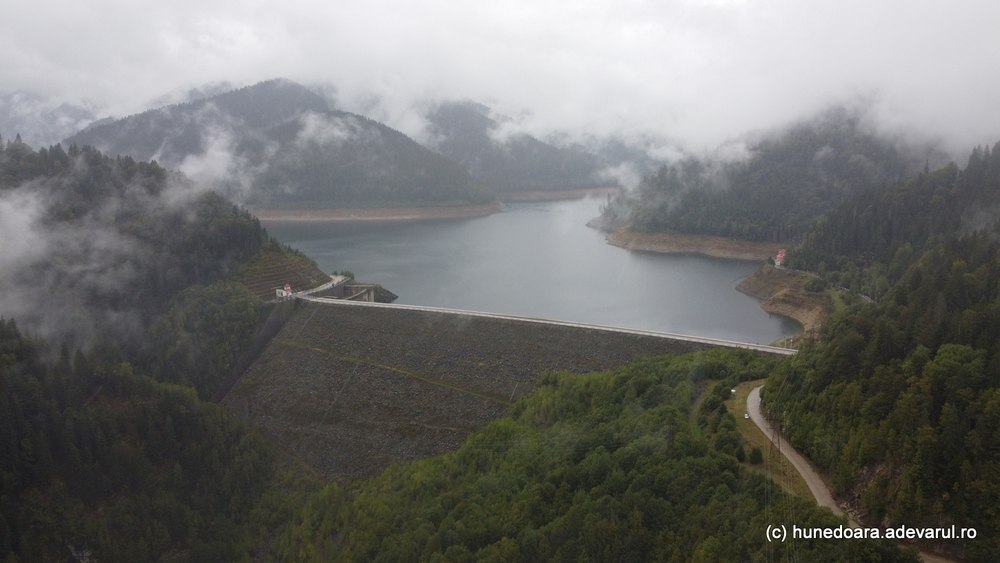 Colosul energetic din Retezat intră în modernizare după patru decenii. Investiție uriașă la hidrocentrala de pe Râul Mare