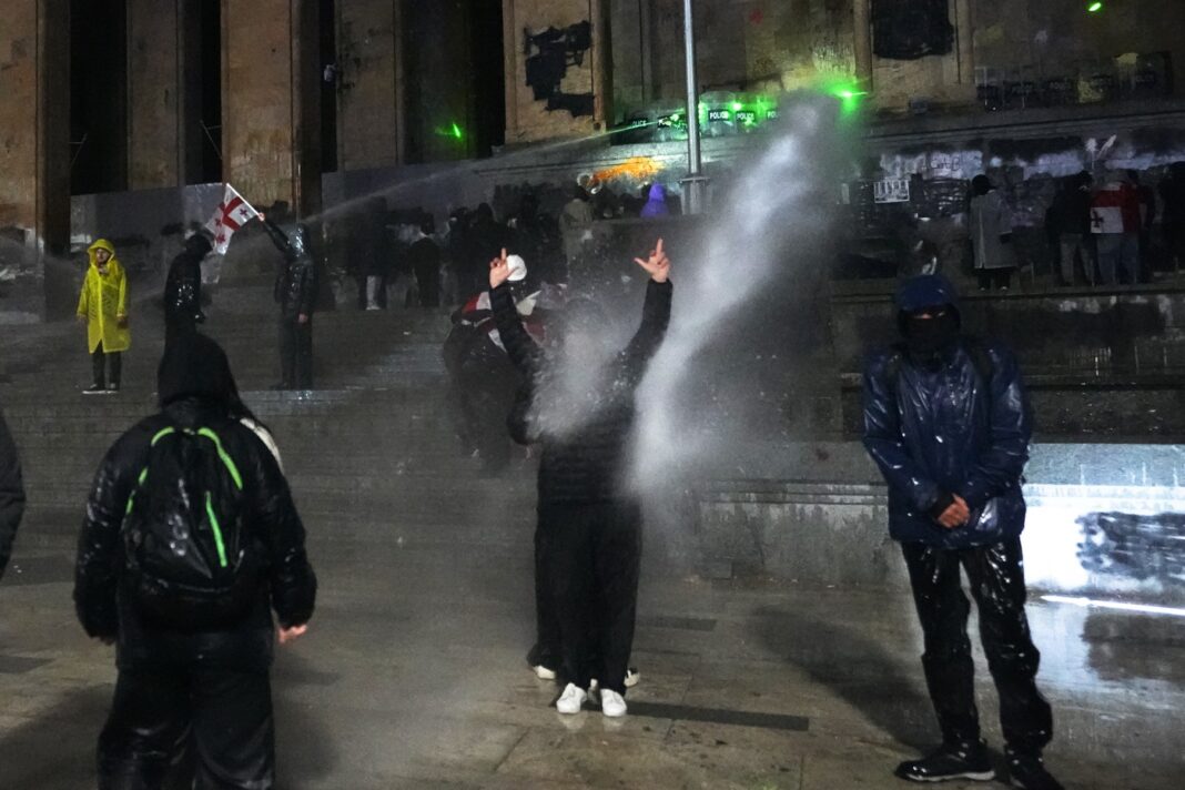 Comisia Europeană suspendă călătoriile fără viză pentru georgienii cu pașapoarte diplomatice, de serviciu sau oficiale, din cauza erodării democrației și a încălcării drepturilor fundamentale