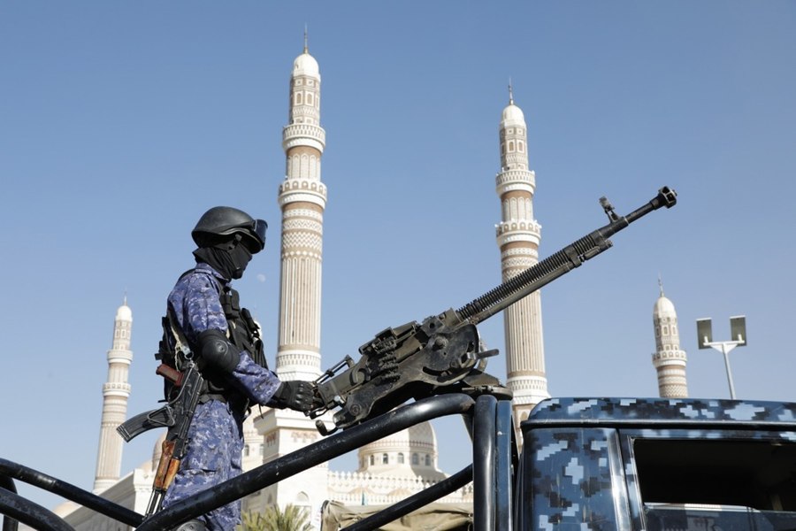 Coșmar la „Poarta Lacrimilor”. Comandorul Valentin Mateiu analizează riscul unei crize energetice globale provocate de Houthi