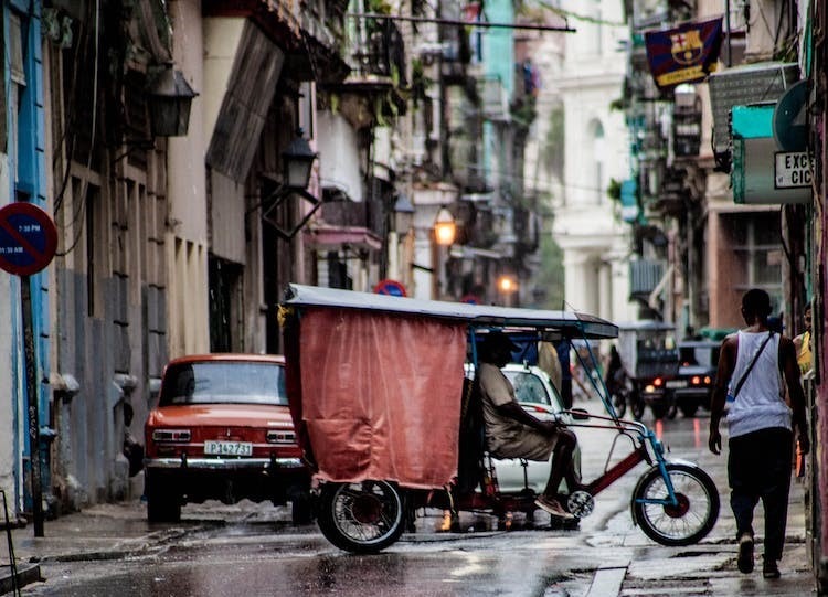 Criza de kerosen din Cuba lovește turismul pe insulă, a doua cea mai mare sursă de valută a țării / Șase companii aeriene și-au suspendat zborurile