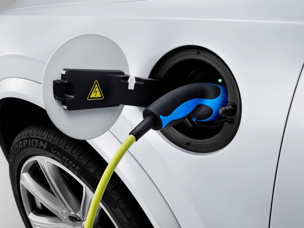 Criza petrolului accelerează expansiunea mașinilor electrice chineze în Asia