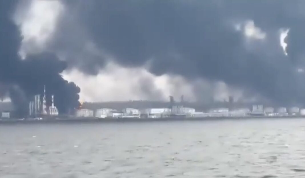 Cumpărătorii de petrol rusesc au fost avertizați cu privire la o posibilă situație de forță majoră din cauza atacurilor cu drone din regiunea Leningrad / Cel puțin 40% din capacitatea de export de petrol a Rusiei a fost suspendată