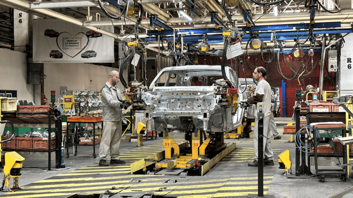 Dacia confirmă plecarea a 1.200 de angajaţi de la Mioveni: plecări voluntare şi contracte pe durată determinată nereînnoite