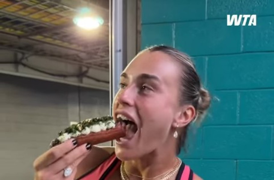 De ce costă 100 de dolari hot dog-ul pe care l-a mâncat Aryna Sabalenka la Miami. Ingredientele, disponibile doar pentru cei din clubul turneului