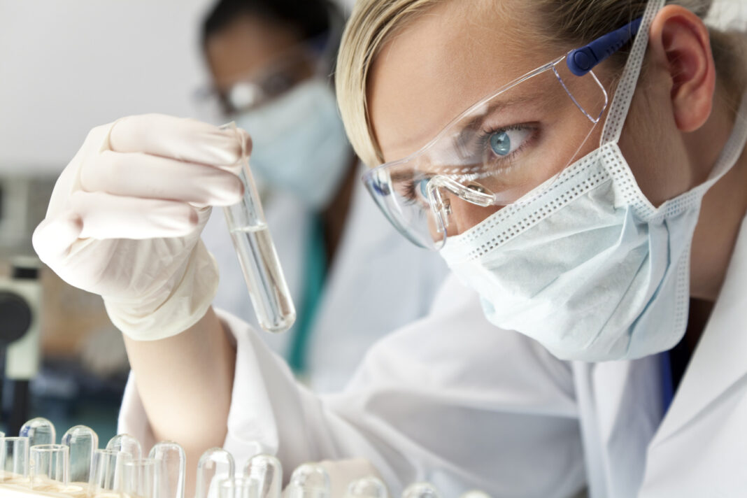 De la testele pentru cancer la vaccinurile împotriva COVID: femeile care remodelează sănătatea Europei într-un domeniu dominat de bărbați