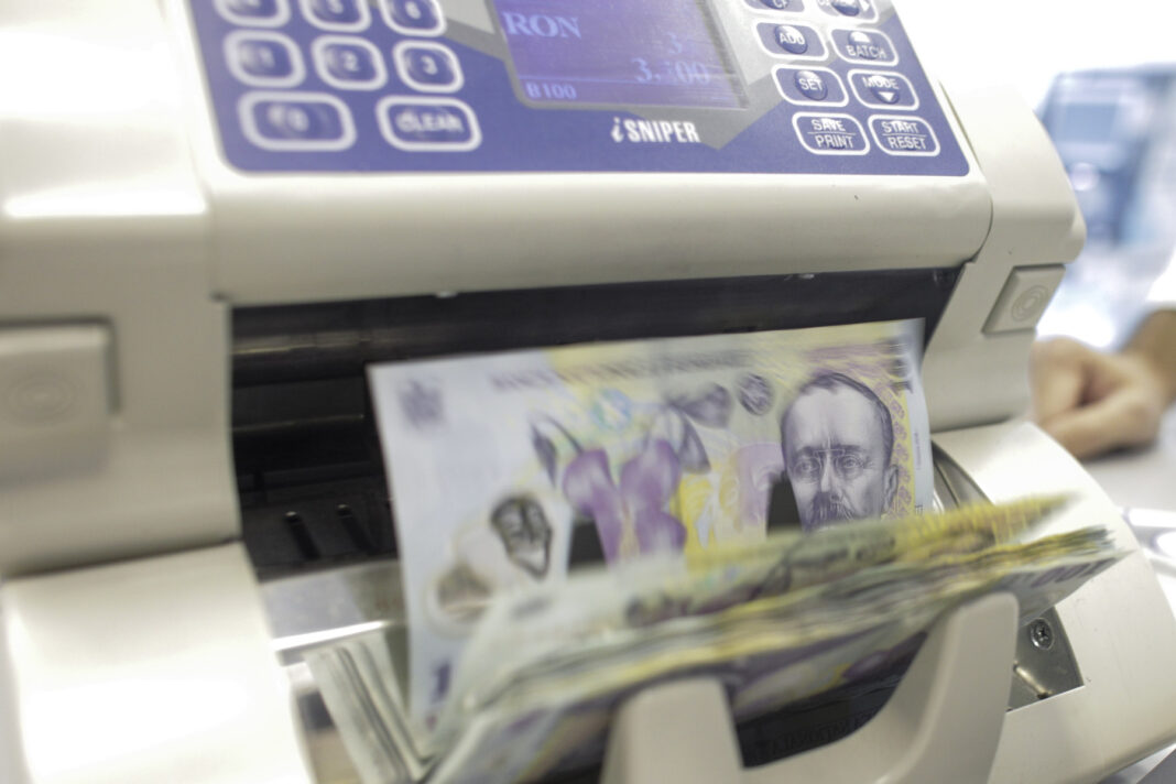 De unde susține PSD că pot fi găsiți banii necesari ajutoarelor sociale pentru pensionari, veterani, văduve de război și călugări: din datoriile unor firme la buget și din creșterea prețului la carburanți