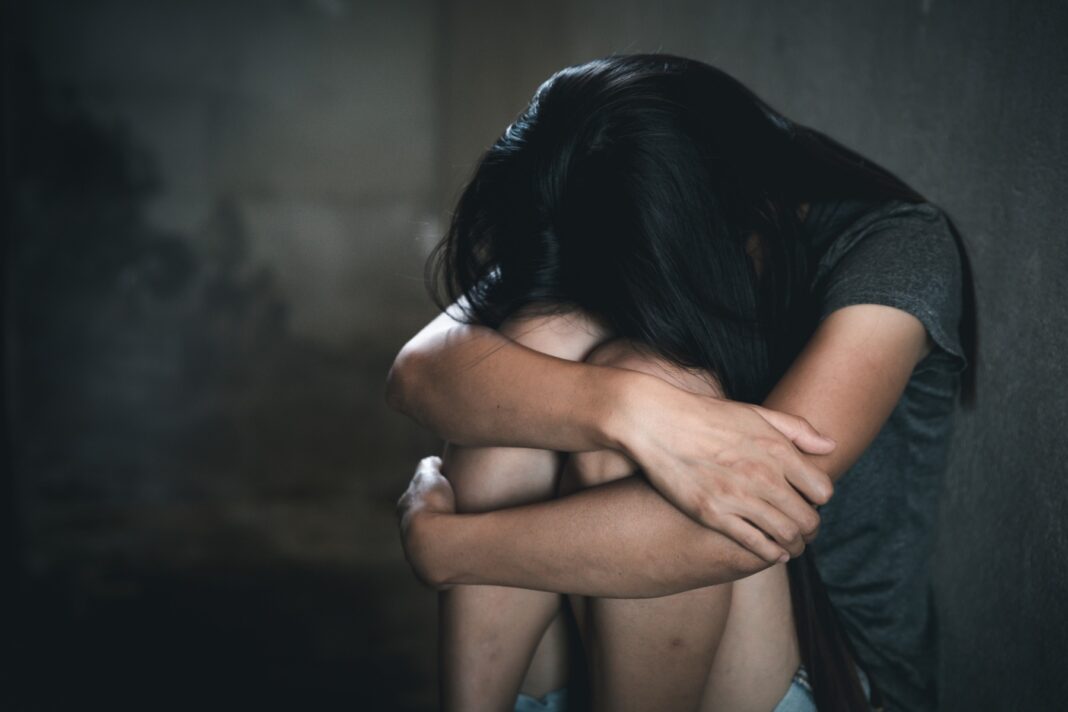 Decizie luată împotriva unor părinți agresivi: părinți din Constanța, evacuați după ce copiii i-au reclamat pentru violență | Interdicție de apropiere la 100 de metri