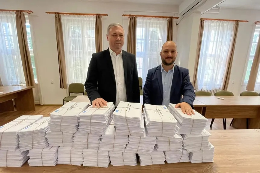 Declic a lansat petiția „Nu manipulați voturile din Transilvania la alegerile din Ungaria”/ ONG-ul critică sistemul de vot prin corespondență din țara vecin considerat vulnerabil