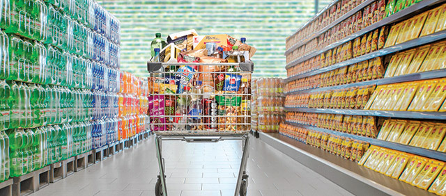 Deficitul comercial s-a redus în ianuarie 2026 cu 15,5%, la 2,3 miliarde euro, după ce exporturile s-au diminuat cu 4,7%, iar importurile cu 7,7%. Valoric, România importă în continuare mai mult decât exportă