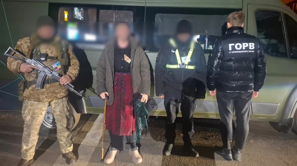 Deghizat într-o pensionară de 72 de ani. Cum a încercat un tânăr ucrainean să ajungă ilegal în Republica Moldova