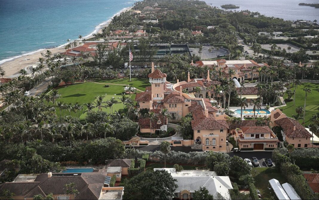 Democraţii câştigă un scrutin local în circumscripţia în care se află luxoasa proprietate a lui Donald Trump, Mar-a-Lago / Președintele SUA a votat prin corespondență, deși a criticat în termeni duri procedura