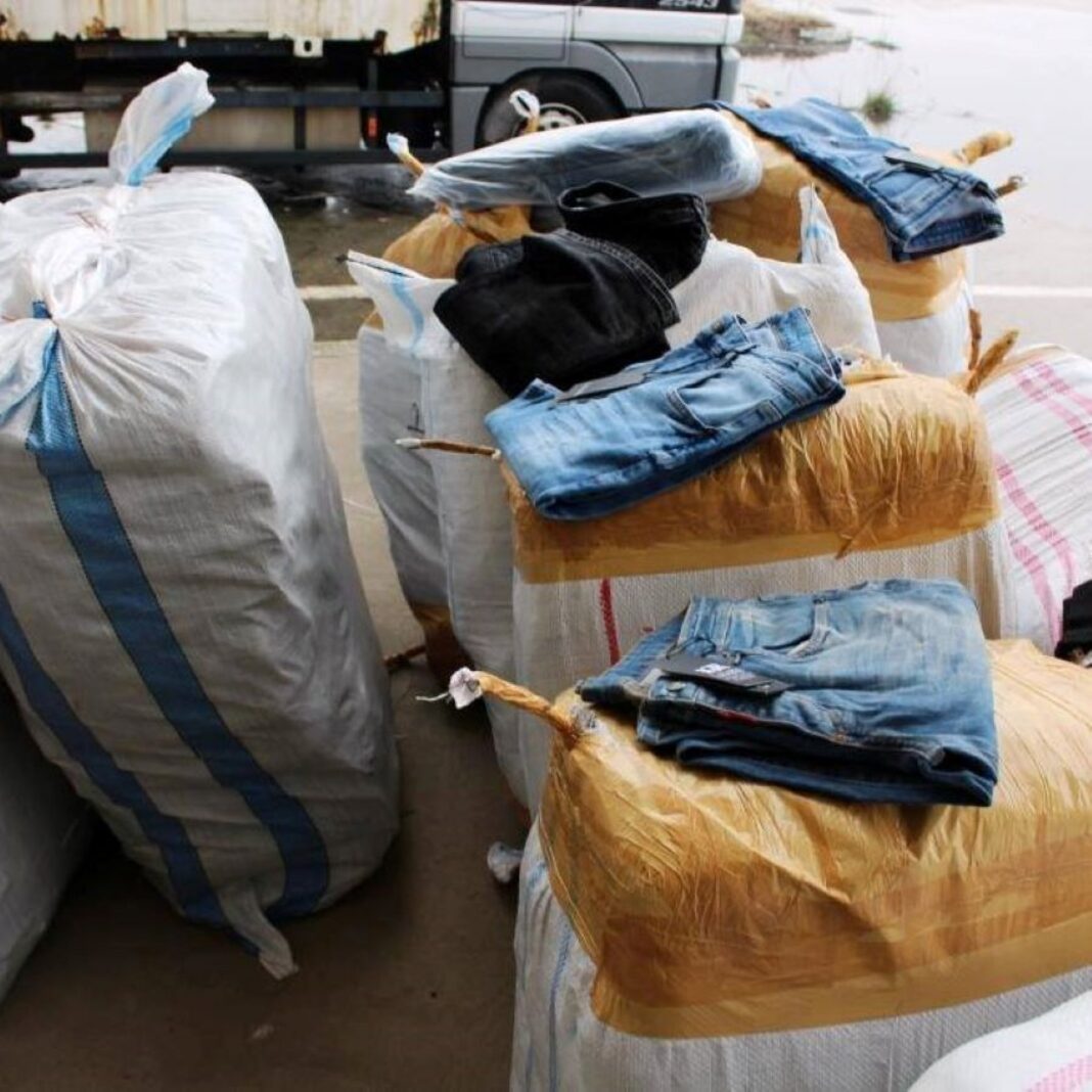 Descoperire masivă de produse suspecte de contrafacere la Giurgiu: peste 6.400 de articole confiscate