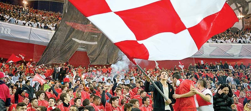 Dinamo și Rapid plătesc pentru oalele sparte de propriii suporteri. Cluburile, pedepsite cu amenzi de zeci de mii de lei