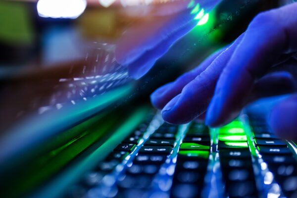 Directoratul Naţional pentru Securitate Cibernetică avertizează asupra tentativelor de fraudă ce implică pagini web falsificate ale unor entităţi media