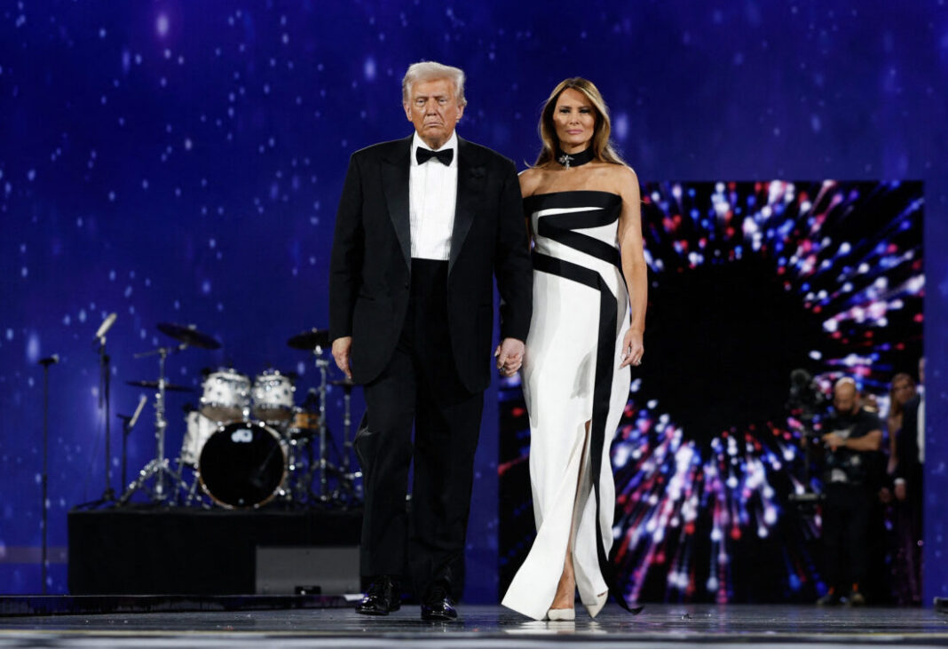 Donald Trump o numește pe Melania „vedetă de cinema” și laudă documentarul primei doamne: „Vă vine să credeți? Filmul acela a fost foarte popular” / Ce părere au avut criticii
