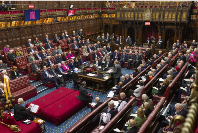 După aproape 750 de ani în Marea Britanie este abolită reprezentarea ereditară în parlament