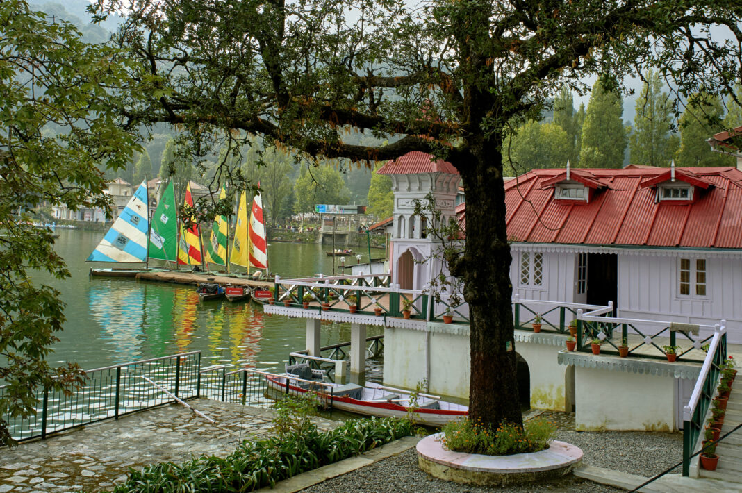 E nevoie de un sat întreg – proiectul turistic inovator care insuflă o nouă viață comunităților montane din India (reportaj The Guardian)